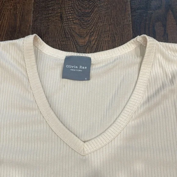 Cream ribbed v-neck crop top - Picture 2 of 3